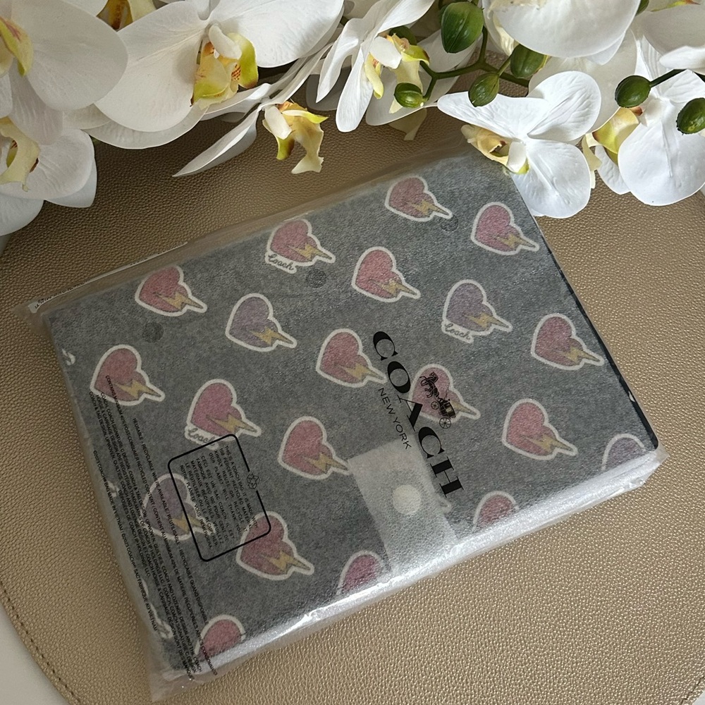 NWT ❤️⚡️💜 Coach Notebook In Signature Canvas With With Heart Bolt Print - Picture 3 of 5